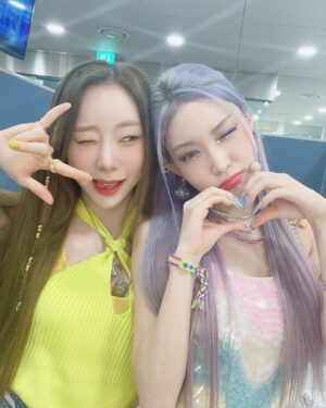 Chungha Instagram - [📸] #BareRare #Sparkling

뎡이🤍 너랑 또 함께 활동해서 외롭지 않았어
항상 언니 같은 동생이어줘서 고마워 사랑해🫶🏻

@uyj__0803
@wjsn_cosmic

#청하 #CHUNGHA
#우주소녀 #연정