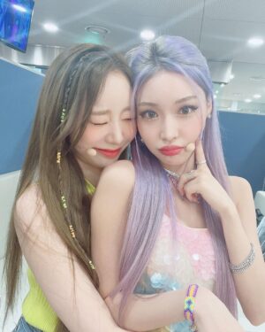 Chungha Instagram - [📸] #BareRare #Sparkling

뎡이🤍 너랑 또 함께 활동해서 외롭지 않았어
항상 언니 같은 동생이어줘서 고마워 사랑해🫶🏻

@uyj__0803
@wjsn_cosmic

#청하 #CHUNGHA
#우주소녀 #연정