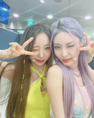 Chungha Instagram - [📸] #BareRare #Sparkling

뎡이🤍 너랑 또 함께 활동해서 외롭지 않았어
항상 언니 같은 동생이어줘서 고마워 사랑해🫶🏻

@uyj__0803
@wjsn_cosmic

#청하 #CHUNGHA
#우주소녀 #연정