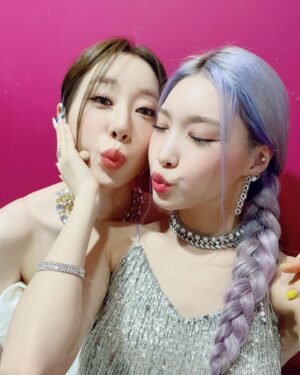 Chungha Instagram - [📸] #BareRare #Sparkling

뎡이🤍 너랑 또 함께 활동해서 외롭지 않았어
항상 언니 같은 동생이어줘서 고마워 사랑해🫶🏻

@uyj__0803
@wjsn_cosmic

#청하 #CHUNGHA
#우주소녀 #연정
