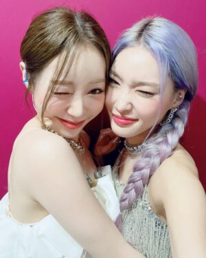 Chungha Instagram - [📸] #BareRare #Sparkling

뎡이🤍 너랑 또 함께 활동해서 외롭지 않았어
항상 언니 같은 동생이어줘서 고마워 사랑해🫶🏻

@uyj__0803
@wjsn_cosmic

#청하 #CHUNGHA
#우주소녀 #연정