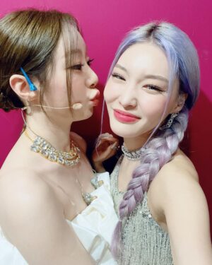Chungha Instagram - [📸] #BareRare #Sparkling

뎡이🤍 너랑 또 함께 활동해서 외롭지 않았어
항상 언니 같은 동생이어줘서 고마워 사랑해🫶🏻

@uyj__0803
@wjsn_cosmic

#청하 #CHUNGHA
#우주소녀 #연정
