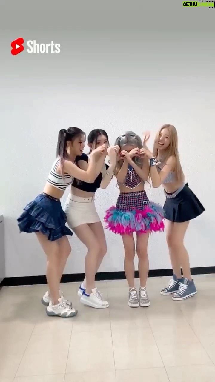 Chungha - 255.2K Likes - 청하 X ITZY 💃🕺💃🕺SNEAKERS 신고 함께🌟
#SparklingChallenge #YouTubeShorts #ITZY
@chungha_official @itzy.all.in.us