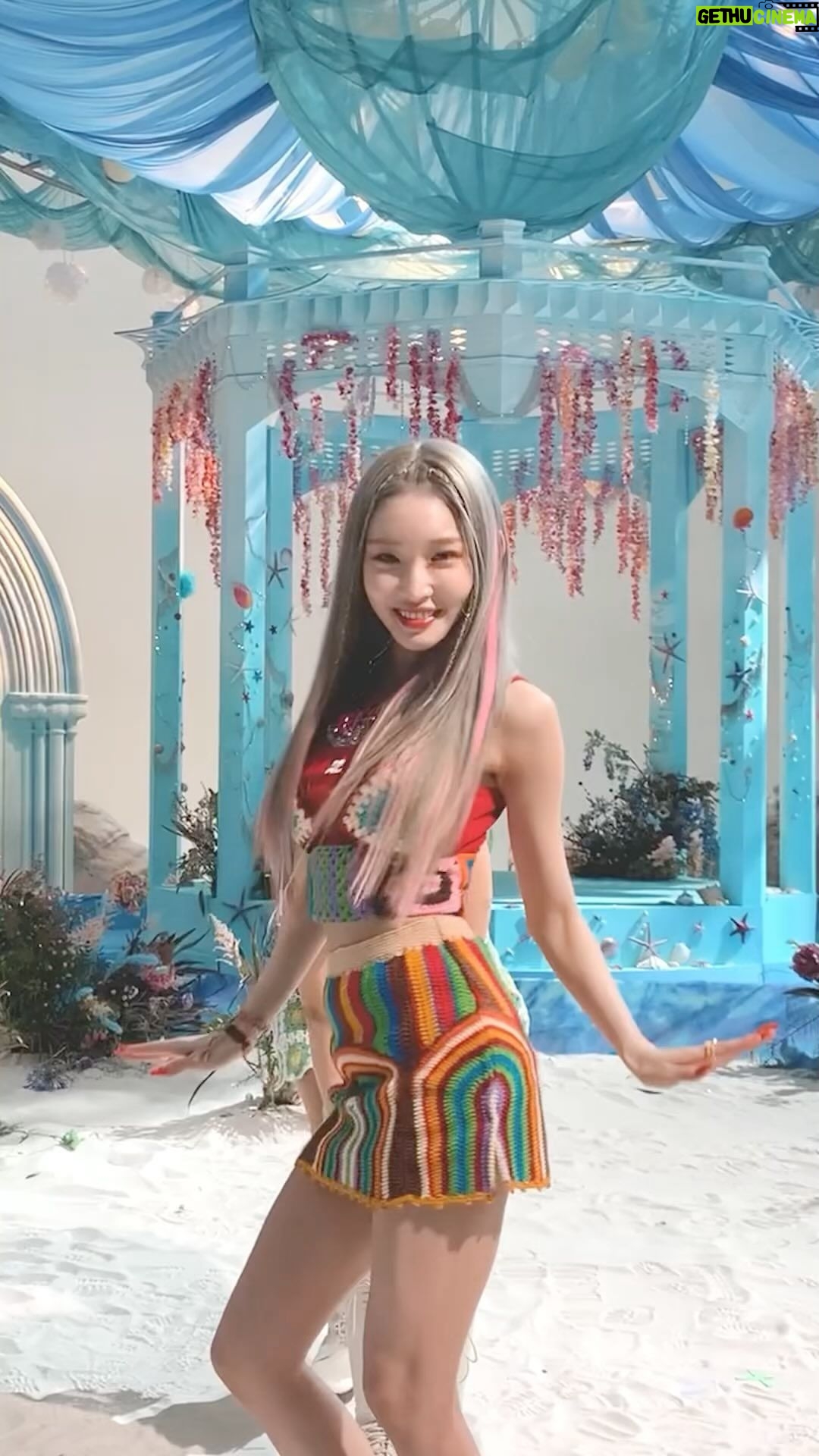 Chungha Instagram - 당신의 스파클링한 순간! #YouTubeShorts 에 담아주세요💖 청하와 함께 #SparklingChallenge