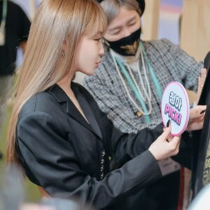 Chungha Instagram - 이슬언니랑 함께해서 소중하고 행복해ㅠㅠ🤍
앞으로도 예쁜 우리나라 한복 많이 알려주세요!! 리슬 최고!! 🤟🏻 
오늘 선물해 주신 옷으로 예쁘게 춤추는 모습 보여드릴게요!!
너무 고맙고 사랑해요!

@leesle @hanbok_leesle
#청하 #CHUNGHA #리슬 #LEESLE
#서울패션위크트레이드쇼 #패션위크
#캐스트 #CAST