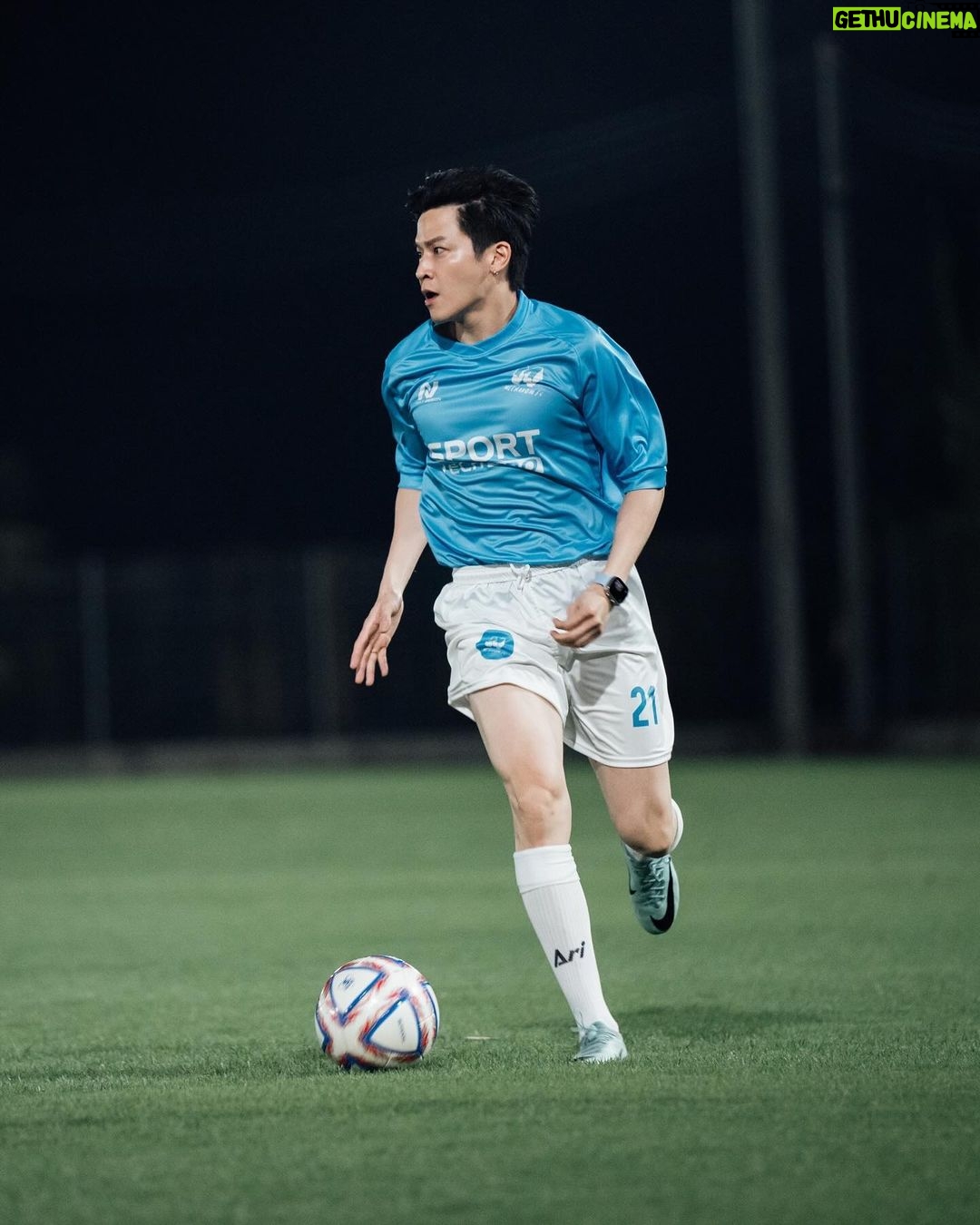Chutavuth Pattarakampol Instagram - GOOAAALLLL~~~!! ⚽️ ดีใจแค่ไหน ก็ตามภาพเลยยย😆☝🏻 Photo by @oad.anon 📸