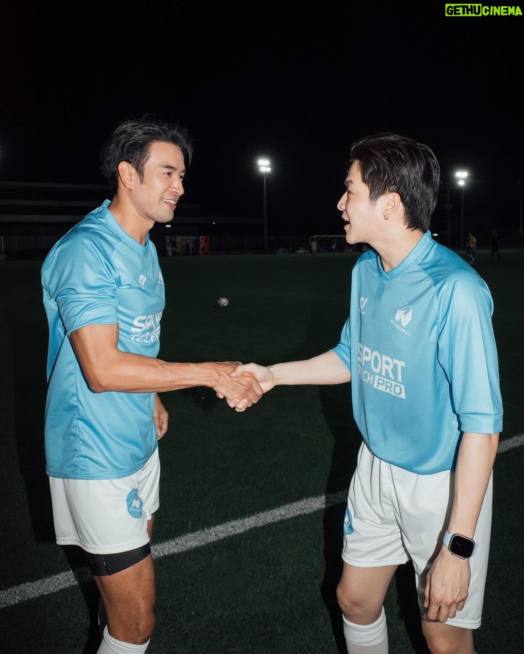 Chutavuth Pattarakampol Instagram - GOOAAALLLL~~~!! ⚽️ ดีใจแค่ไหน ก็ตามภาพเลยยย😆☝🏻 Photo by @oad.anon 📸