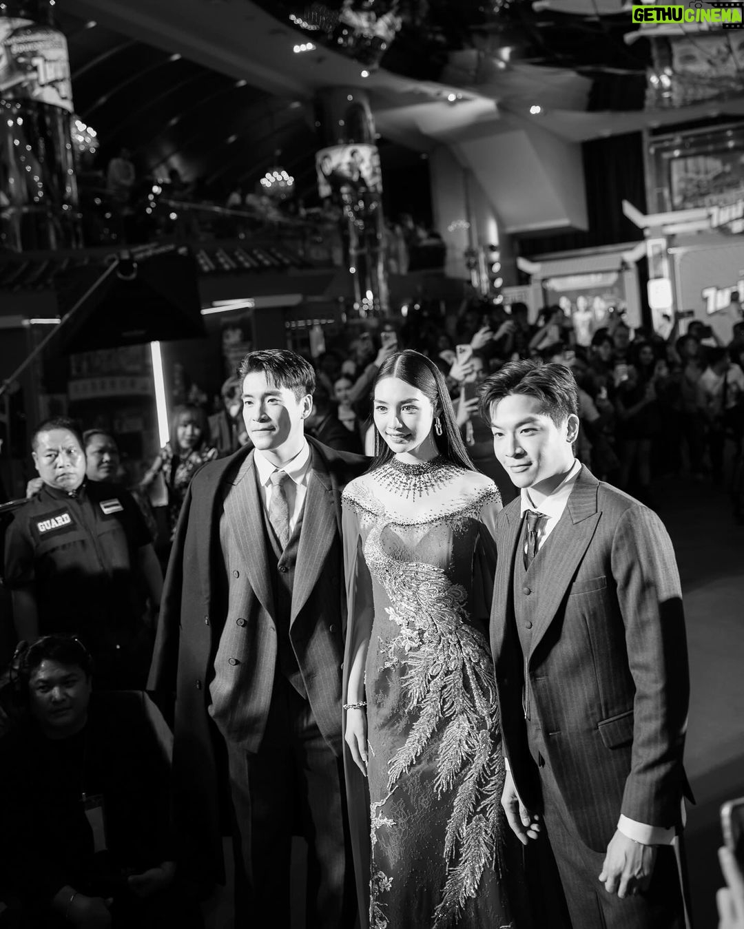 Chutavuth Pattarakampol Instagram - ขอบคุณทุกกำลังใจที่ส่งมาให้พวกเรานะครับ ขอบคุณมากจริงๆครับ ผมได้รับพลังเต็มๆเลย🥰🤟🏻 วันนี้ #ไชน่าทาวน์ชะช่า เข้าแล้วทุกโรงภาพยนตร์ ชวนเพื่อน ชวนแฟน ชวนครอบครัว ชวนคนที่รักมาดู มารับความสนุกและเสียงหัวเราะจากพวกเราไปนะครับ...ดูแล้วเป็นยังไงมาเล่าให้ฟังด้วยน้าาา❤️
