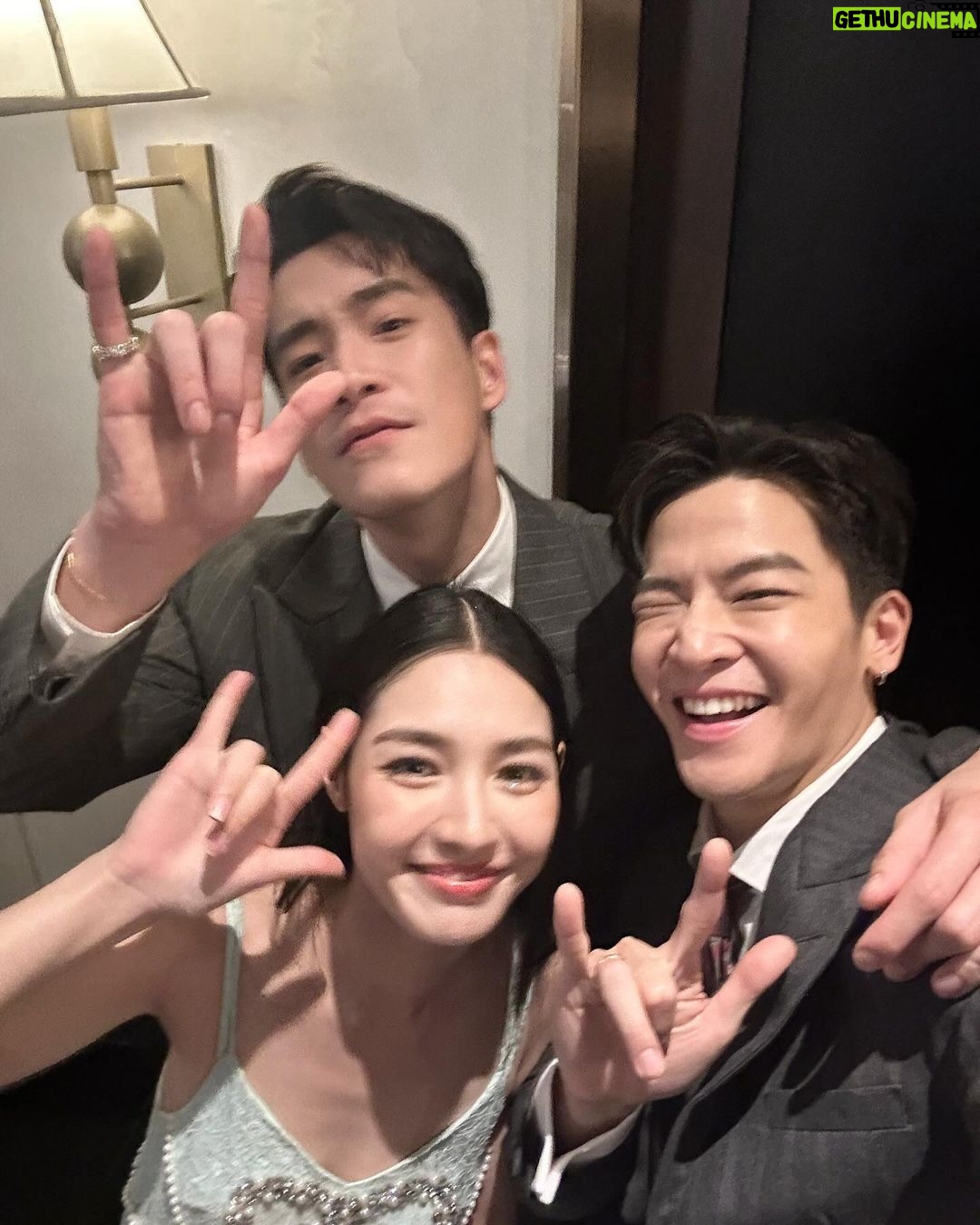 Chutavuth Pattarakampol Instagram - ขอบคุณทุกกำลังใจที่ส่งมาให้พวกเรานะครับ ขอบคุณมากจริงๆครับ ผมได้รับพลังเต็มๆเลย🥰🤟🏻 วันนี้ #ไชน่าทาวน์ชะช่า เข้าแล้วทุกโรงภาพยนตร์ ชวนเพื่อน ชวนแฟน ชวนครอบครัว ชวนคนที่รักมาดู มารับความสนุกและเสียงหัวเราะจากพวกเราไปนะครับ...ดูแล้วเป็นยังไงมาเล่าให้ฟังด้วยน้าาา❤️