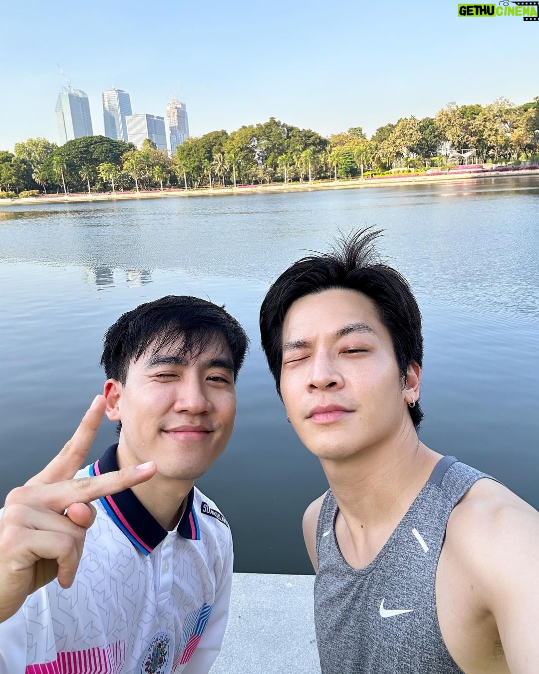 Chutavuth Pattarakampol Instagram - เริ่ม 2024 ด้วยอะไรกัน...ส่วนเรานั้น 🏃🏻♂️💨 สวนป่าเบญจกิติ : Benchakitti Forest Park