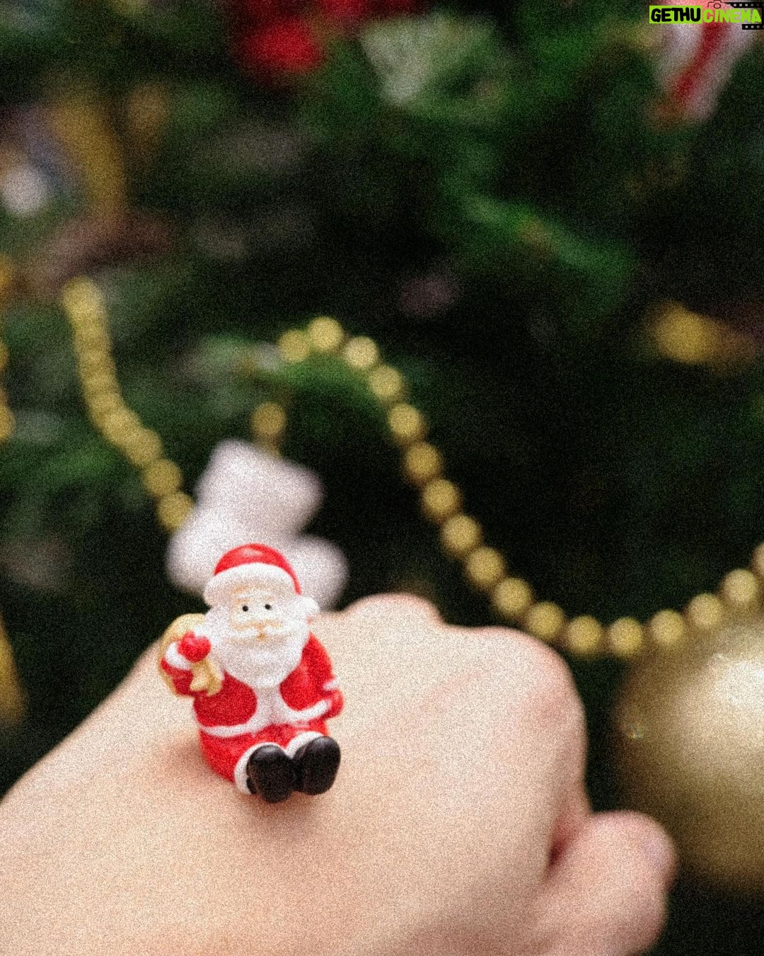 Chutavuth Pattarakampol Instagram - Ho-Ho-Hooo!! ...Merry Christmas 🎁🎄🎅🏻❤️