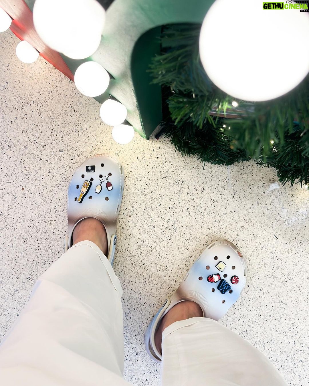 Chutavuth Pattarakampol Instagram - 🎅🏻🎁🎄🦌 #crocs #crocsTH #GreetingSeason #gift