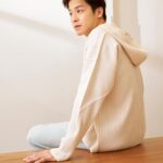 Chutavuth Pattarakampol Instagram - “HOMME PLISSÉ ISSEY MIYAKE 10 YEARS OF DESIGN AND MAKING” นี่ใส่มาตลอด ยังไม่เคยยับเลยครับ…ถ้าวันไหน มีหลายอย่างต้องทำ ผมจะเลือก HOMME PLISSÉ ISSEY MIYAKE เอาอยู่หมด ใส่ได้ทุกโอกาส ทุกสถานการณ์ #HPpeople #HP10th