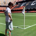 Chutavuth Pattarakampol Instagram - A place where dreams come true. 🔝 @marchutavuth x @valenciacf 🧡🦇🖤 #GameOnLALIGA Estadio Mestalla - Valencia