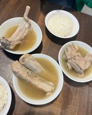 Chutavuth Pattarakampol Instagram - ปากบอกพอ แต่ล่อหมดจาน😋🦐🐓🥚🐷