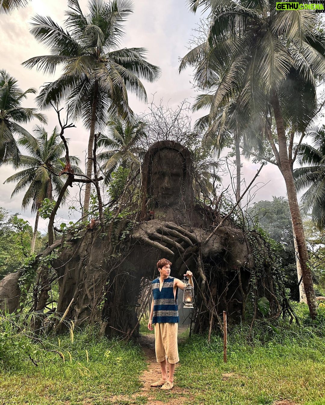 Chutavuth Pattarakampol Instagram - เก็บภาพมาฝากจากกองถ่าย Comedy Island ภารกิจฮาแหกเกาะ 🏝️ ดูแล้วเป็นไงกันบ้าง ฮาสมชื่อมั้ย?!? เล่าให้ฟังกันหน่อย~~!! ส่วนถ้าใครยังไม่ได้ดู ตามไปดูกันได้บน Prime Video น้าา 😉👍🏻 #ComedyIslandTH #ภารกิจฮาแหกเกาะ