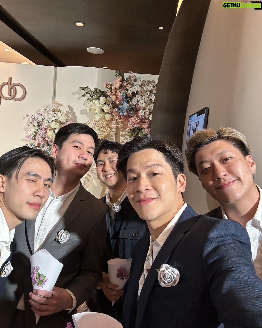 Chutavuth Pattarakampol Instagram - ยินดีกับมึงจริงๆว่ะบูม🤍🤍 แต่งงานแล้วก็ยังรับส่งกูได้เหมือนสมัย ม.3 นะ😂 #primoob