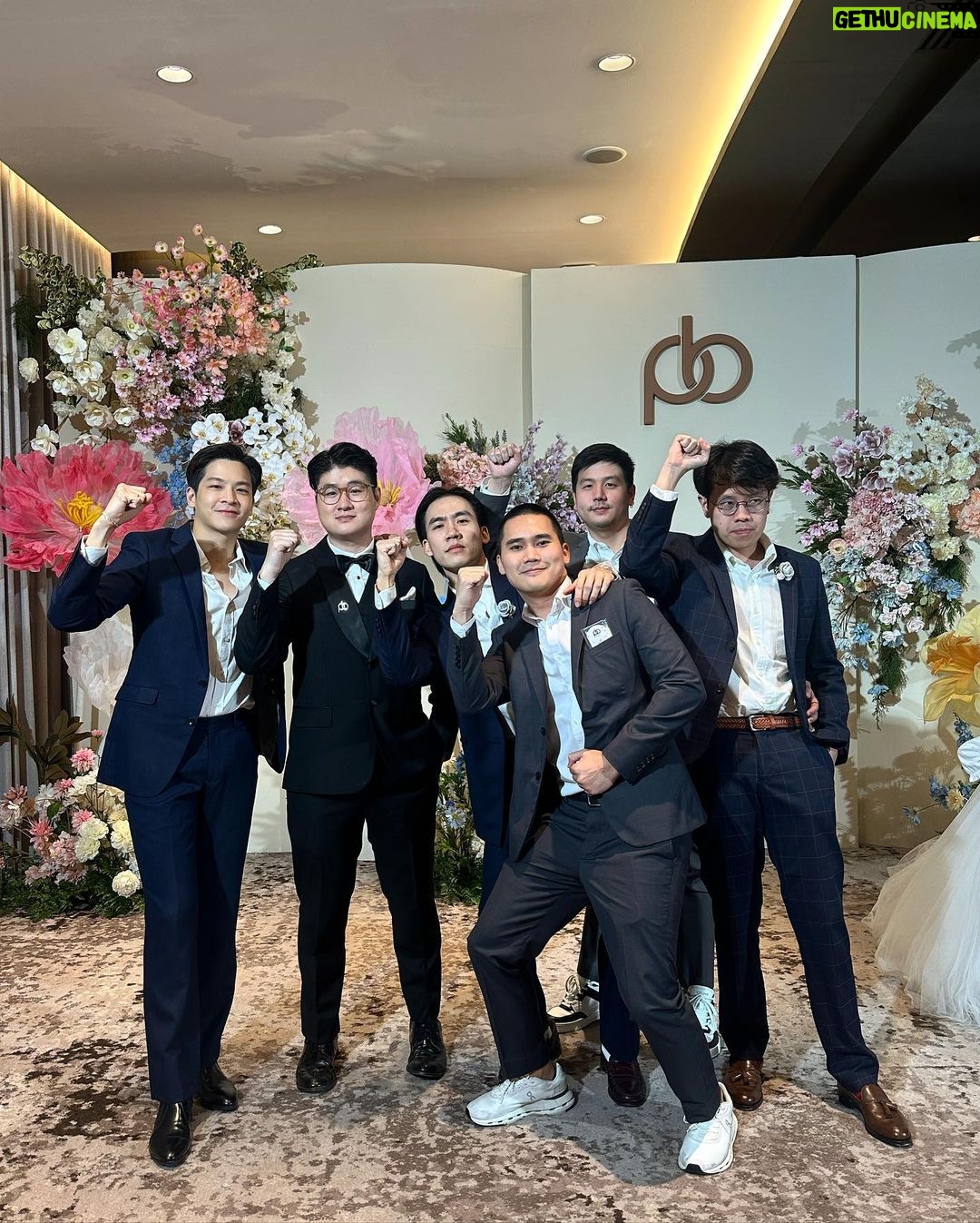 Chutavuth Pattarakampol Instagram - ยินดีกับมึงจริงๆว่ะบูม🤍🤍 แต่งงานแล้วก็ยังรับส่งกูได้เหมือนสมัย ม.3 นะ😂 #primoob