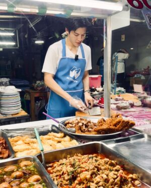 Chutavuth Pattarakampol Instagram - อร่อยทุกคำ เพราะทำด้วยใจ 🤍🩵 @meenakom.ent