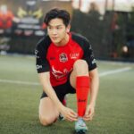 Chutavuth Pattarakampol Instagram – จากเด็กคนนึงที่เชียร์ผ่านจอ วันนี้ได้มาเตะทีมเดียวกัน⚽️
เขินทุกครั้งที่ส่งบอลให้ ใจสั่นทุกครั้งที่รับบอลจากพี่
ลูกที่พี่ตะบันไซส์ก้อยใส่บาซ่ายังอยู่ในใจผมเสมอ🤍❤️ @paulscholesaaa 

ส่วนพี่ @nickybutt92 บอกเลยฟิตมากครับ💪🏻

ขอบคุณ @influosofficial ด้วยนะครับที่จัดงาน Living Legends: The Red Devils และชวนผมไปร่วม 🙏🏻

ขอบคุณรูปสวยๆ จาก @oad.anon 📸

#LivingLegendsTH #LivingLegends #INFLUOS 
#PaulScholes #NickyButt #ManchesterUnited #MUFC