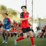 Chutavuth Pattarakampol Instagram – จากเด็กคนนึงที่เชียร์ผ่านจอ วันนี้ได้มาเตะทีมเดียวกัน⚽️
เขินทุกครั้งที่ส่งบอลให้ ใจสั่นทุกครั้งที่รับบอลจากพี่
ลูกที่พี่ตะบันไซส์ก้อยใส่บาซ่ายังอยู่ในใจผมเสมอ🤍❤️ @paulscholesaaa 

ส่วนพี่ @nickybutt92 บอกเลยฟิตมากครับ💪🏻

ขอบคุณ @influosofficial ด้วยนะครับที่จัดงาน Living Legends: The Red Devils และชวนผมไปร่วม 🙏🏻

ขอบคุณรูปสวยๆ จาก @oad.anon 📸

#LivingLegendsTH #LivingLegends #INFLUOS 
#PaulScholes #NickyButt #ManchesterUnited #MUFC