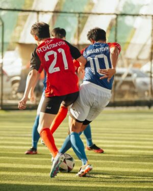 Chutavuth Pattarakampol Instagram - จากเด็กคนนึงที่เชียร์ผ่านจอ วันนี้ได้มาเตะทีมเดียวกัน⚽️
เขินทุกครั้งที่ส่งบอลให้ ใจสั่นทุกครั้งที่รับบอลจากพี่
ลูกที่พี่ตะบันไซส์ก้อยใส่บาซ่ายังอยู่ในใจผมเสมอ🤍❤️ @paulscholesaaa 

ส่วนพี่ @nickybutt92 บอกเลยฟิตมากครับ💪🏻

ขอบคุณ @influosofficial ด้วยนะครับที่จัดงาน Living Legends: The Red Devils และชวนผมไปร่วม 🙏🏻

ขอบคุณรูปสวยๆ จาก @oad.anon 📸

#LivingLegendsTH #LivingLegends #INFLUOS 
#PaulScholes #NickyButt #ManchesterUnited #MUFC