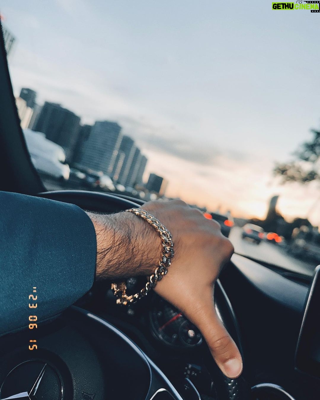 Cihan Şimşek Instagram - Uzay benim için her zaman bilinmez olmuştur 🍹