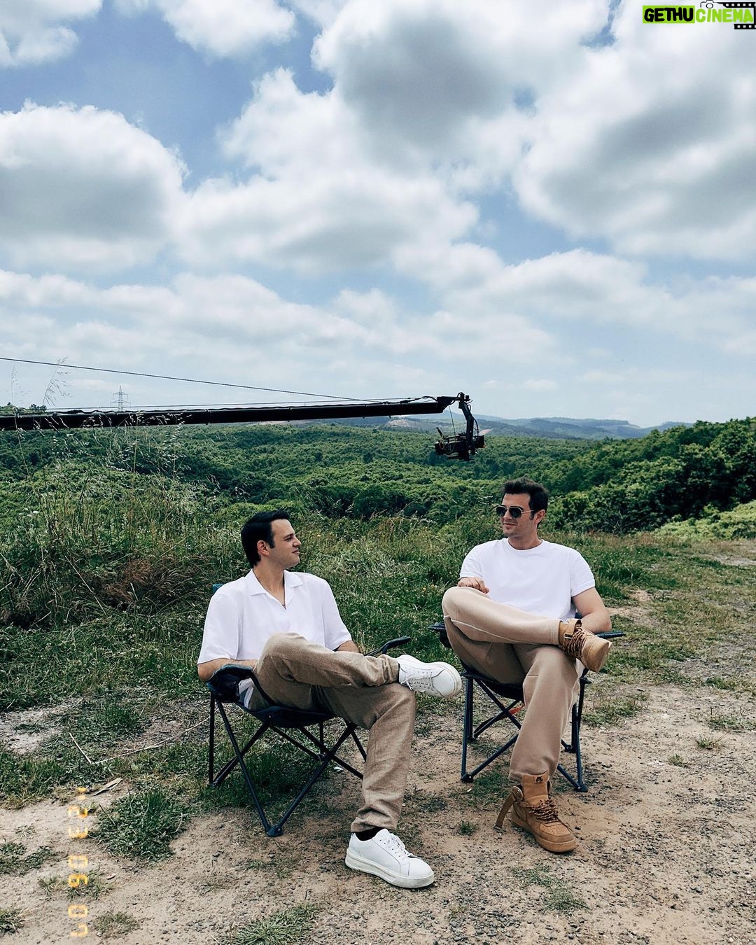 Cihan Şimşek Instagram - Dolu dolu bir 3 sezondu 🌹 Ogimm 🤝 #kardeşlerimsezonfinali
