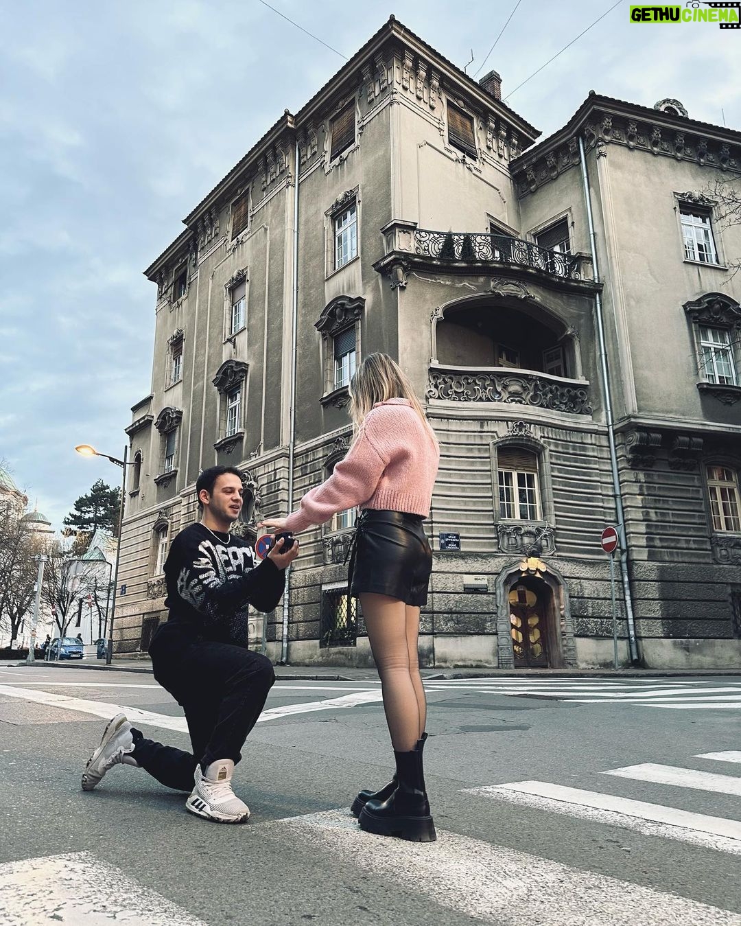 Cihan Şimşek - 657.9K Likes - Eveti kaptım 🤩💍🤍 @sinemsmsk
