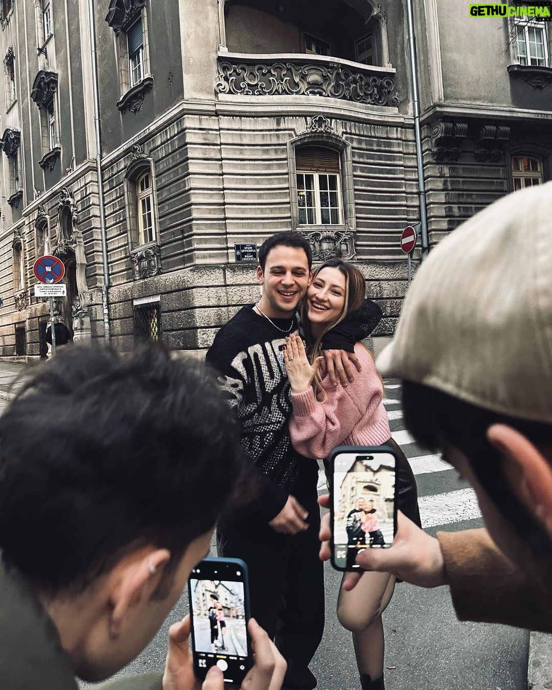 Cihan Şimşek - 657.9K Likes - Eveti kaptım 🤩💍🤍 @sinemsmsk