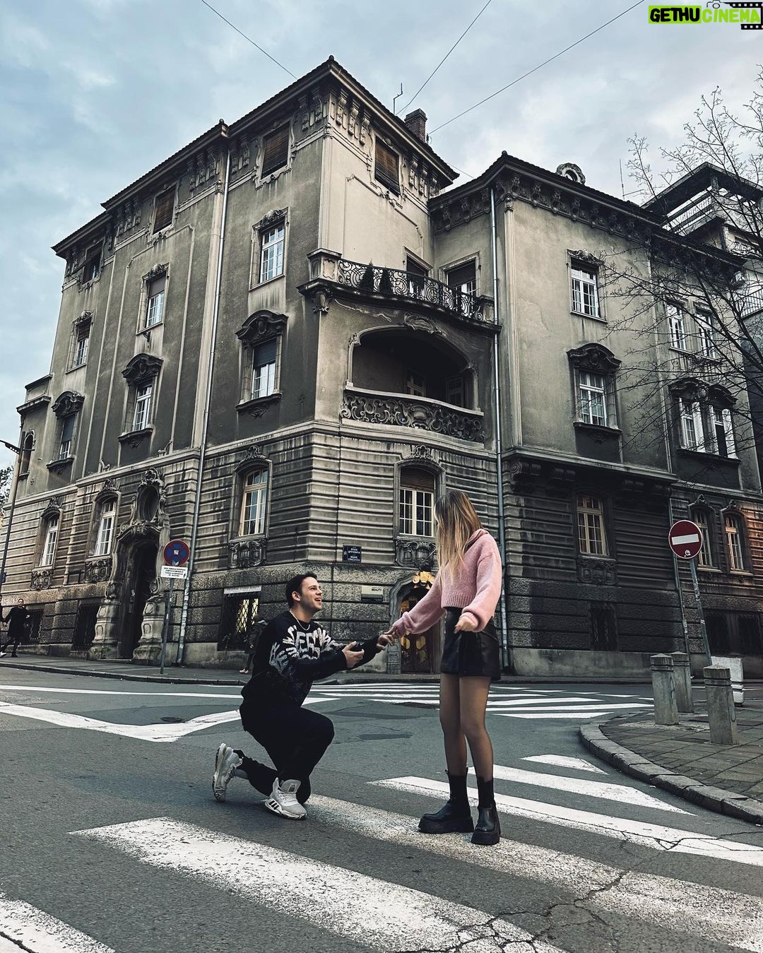 Cihan Şimşek - 657.9K Likes - Eveti kaptım 🤩💍🤍 @sinemsmsk
