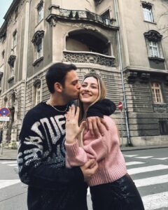 Cihan Şimşek Instagram - Eveti kaptım 🤩💍🤍 @sinemsmsk Belgrade, Serbia