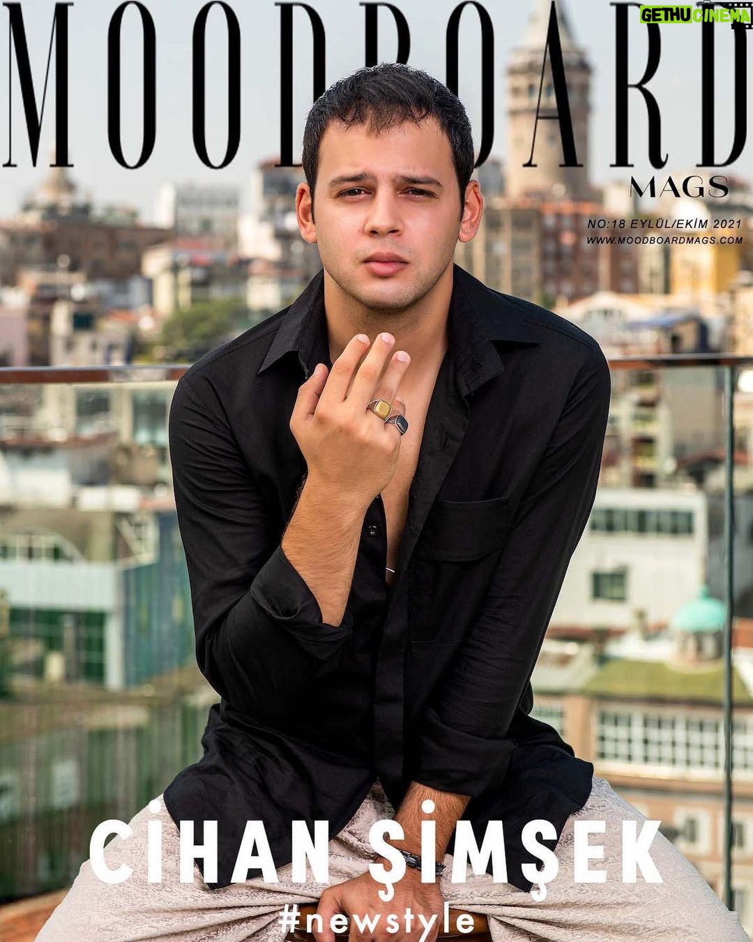 Cihan Şimşek Instagram - Keyifli bir çekimdi, herkese çok teşekkürler 😎😎 @moodboardmags Fotoğraf : Enes Kahraman @eneskahraman Makeup & Hair : Neşe Kaya @makeupnesekaya Styling : İpek Altun @ipeekaltun Mekan : JW Marriott İstanbul Bosphorus @jwmarriottistanbulbosphorus Röportaj: Akın Özışık @akinozisik