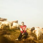 Cihan Şimşek Instagram - Esquire’in “Five Fits With” serisine Cihan Şimşek ile devam ediyoruz. Onun için giyinmek, bir maceradan farksız. İşine gösterdiği özeni kıyafet seçimlerine de yansıtan Cihan’ın öne çıkan 5 stilini inceliyoruz. #FivefitswithEsquire #MensFashion #MensWear #EsquireGuide