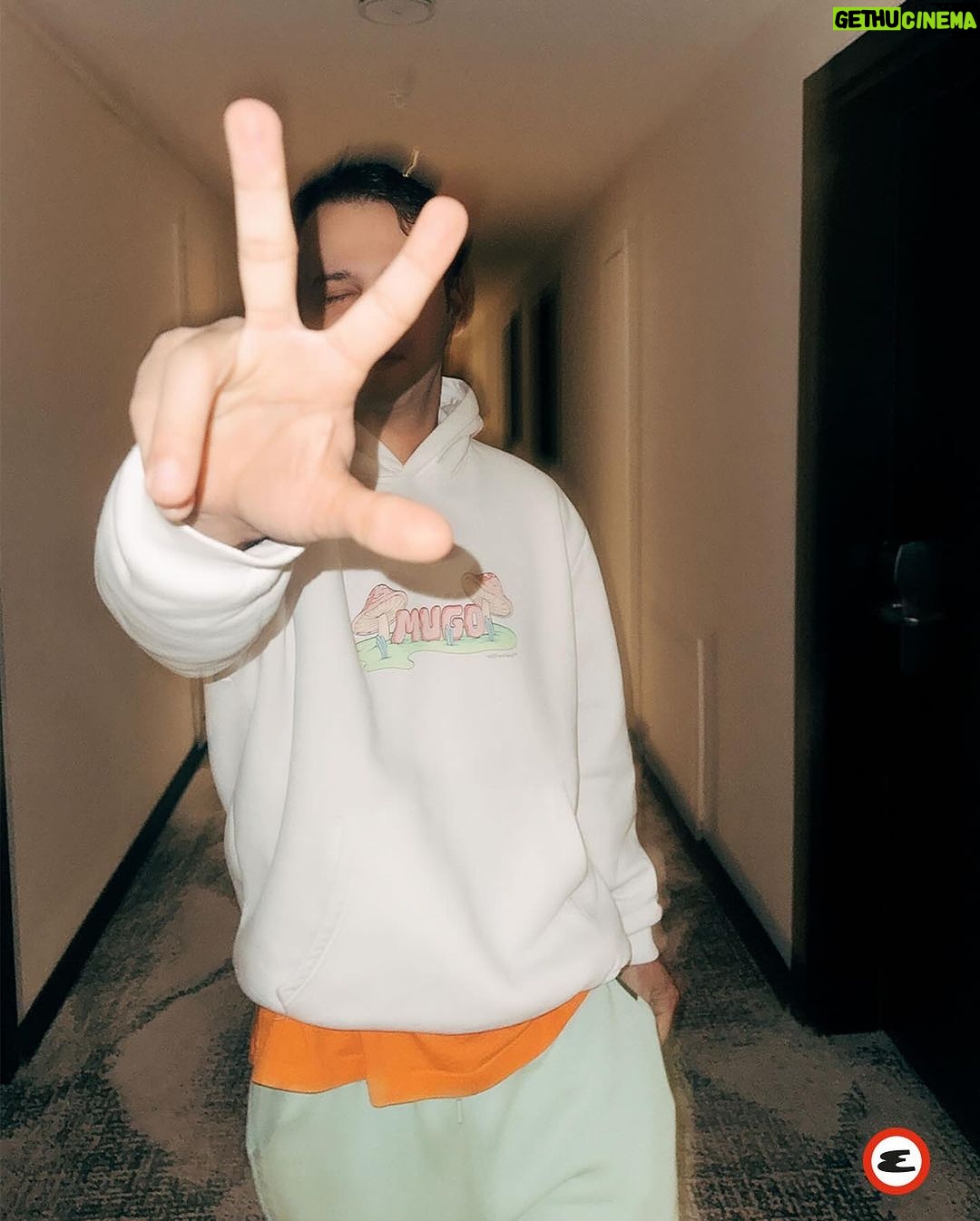 Cihan Şimşek Instagram - Esquire’in “Five Fits With” serisine Cihan Şimşek ile devam ediyoruz. Onun için giyinmek, bir maceradan farksız. İşine gösterdiği özeni kıyafet seçimlerine de yansıtan Cihan’ın öne çıkan 5 stilini inceliyoruz. #FivefitswithEsquire #MensFashion #MensWear #EsquireGuide