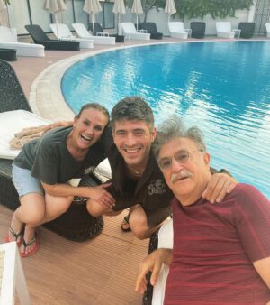 Cihangir Ceyhan Instagram - Her yanımız bahar bahçe🍀🍀🍀