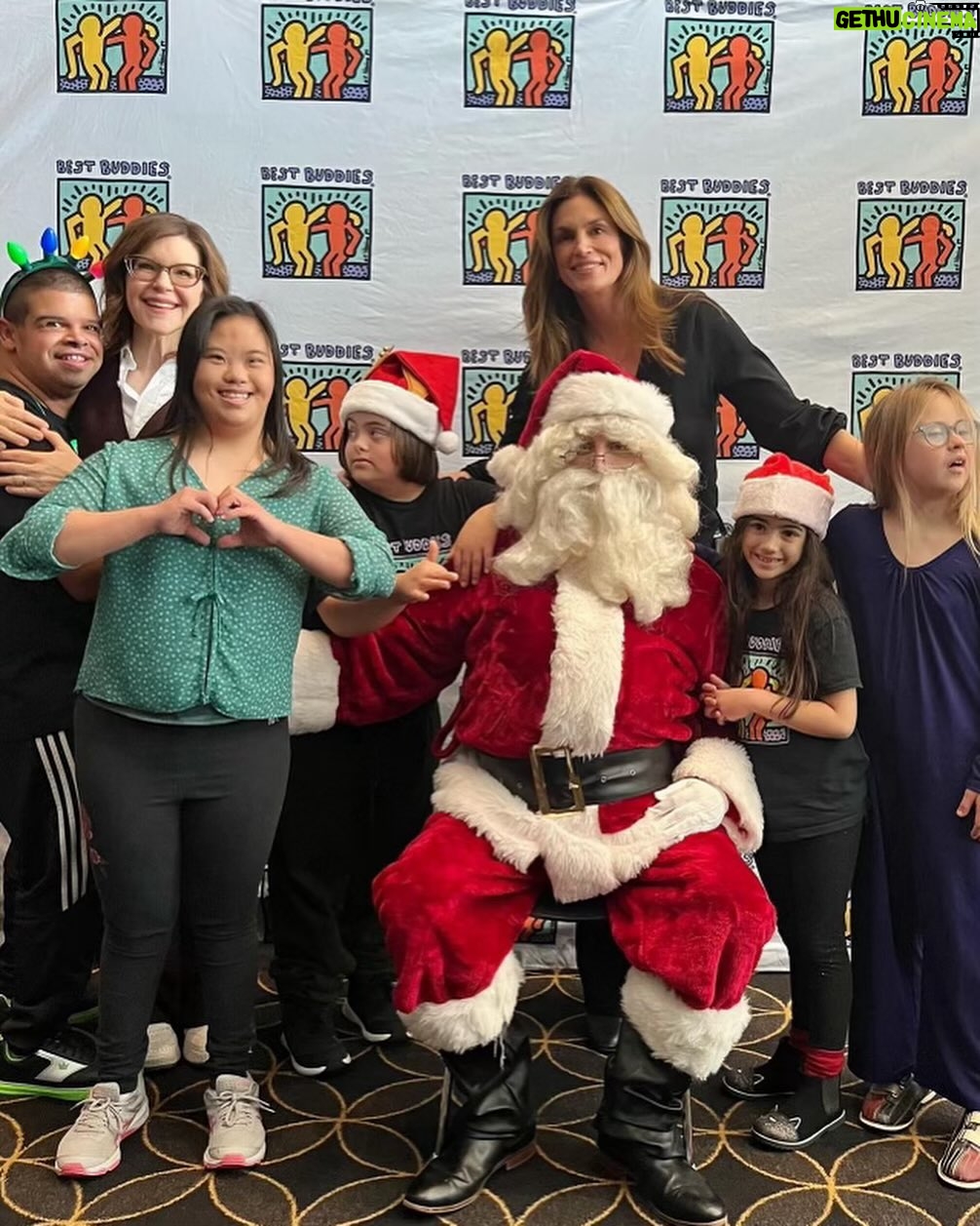 Cindy Crawford Instagram - Nothing gets me in the holiday spirit more than the @bestbuddies annual bowling day! Good cheer and hugs abound! ❤️