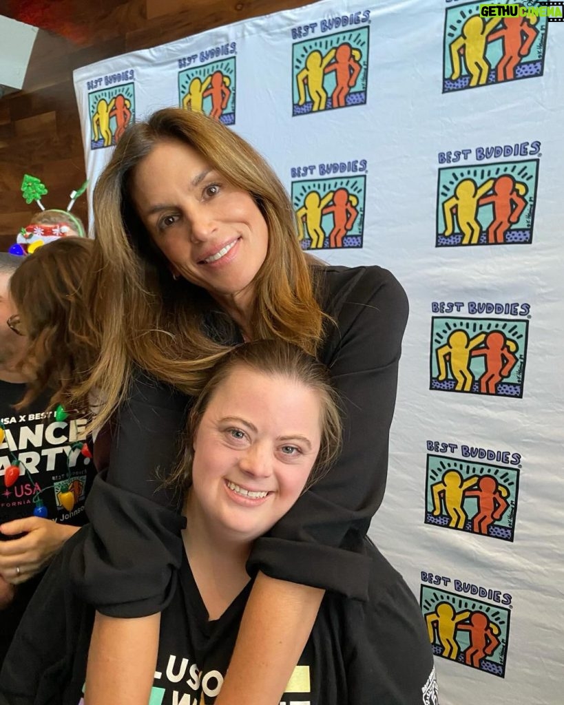 Cindy Crawford Instagram - Nothing gets me in the holiday spirit more than the @bestbuddies annual bowling day! Good cheer and hugs abound! ❤️