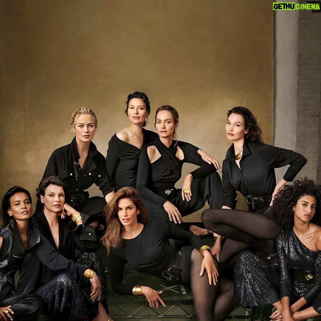 Cindy Crawford Instagram - Surrounded by powerful women for @donnakaran SS’24 🖤 #InWomenWeTrust Director: @trey.laird Photographer: @annieleibovitz Stylist: @jessicaediehl