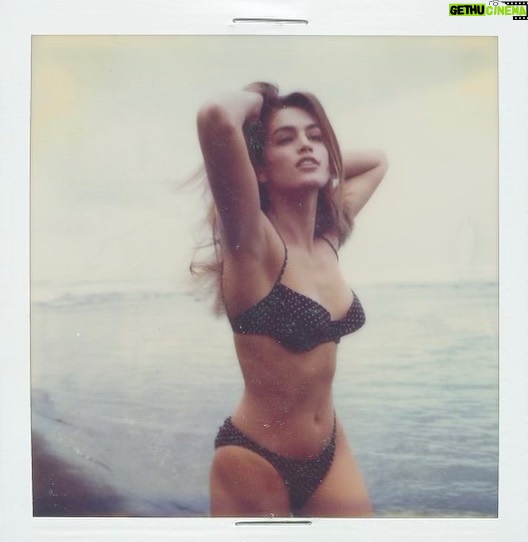 Cindy Crawford Instagram - Long weekend ❤️🤍💙@herbritts
