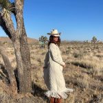 Cindy Crawford Instagram - Perfect cozy sweater for an early morning shoot in the desert 🌵