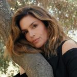 Cindy Crawford Instagram – Talking about true beauty with @harpersbazaarsg 🤍 January cover shot by my friend @yutsai88 is out now… Thanks to the team for a fun shoot 😘 @kennieboy @robsalty @melaniemakeup @deborahafshimi