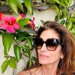 Cindy Crawford Instagram - Ready for a long weekend 🌺 @yaleaeyewear
