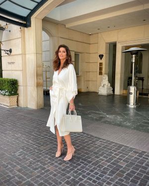 Cindy Crawford Instagram - So honored to be invited to share the stage with @anastasiasoare and @jennybefine at the @WWD Los Angeles Beauty conference - to talk about @meaningfulbeauty and the beauty business! Thanks @terria_beauty and @dimitrishair for the early glam 😘 #WWDSummits