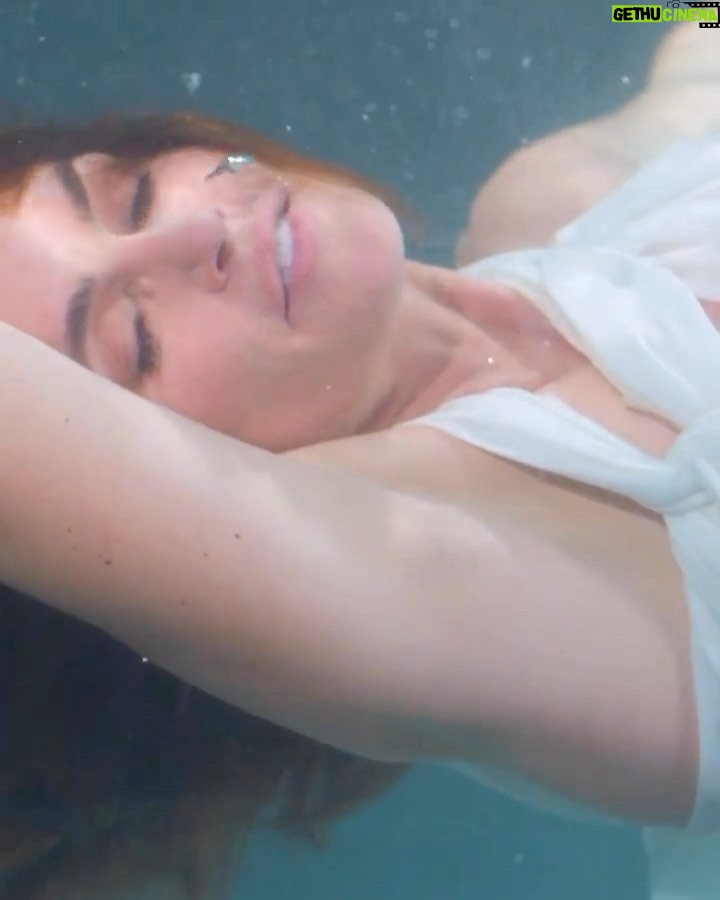 Cindy Crawford Instagram - Pisces season 🐠🫧