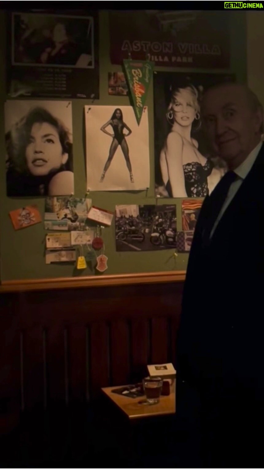 Cindy Crawford Instagram - A little cameo on @thecrownnetflix 👀 I still vividly remember visiting Kensington Palace to meet Diana and a teenage William (who had just discovered the “Super Models”) ♥️