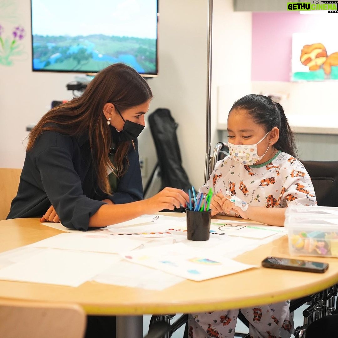 Cindy Crawford Instagram - So proud of these two - @kaiagerber and @austinbutler - spreading a little joy this week with @childrensla 💛 #makemarchmatter