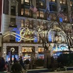 Cindy Crawford Instagram - Love The Big Apple anytime but especially leading up to the holidays - with all the lights and decorations 🎄 And nothing gets me in the holiday spirit more than catching up with family and friends! ❤️ New York, New York