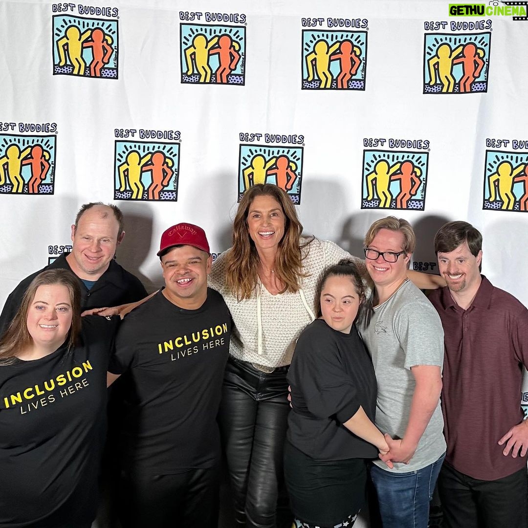 Cindy Crawford Instagram - It’s a family affair today with @bestbuddies. Proud that @presleygerber, @kaiagerber and @randegerber joined me… Great way to start the holidays ❤️