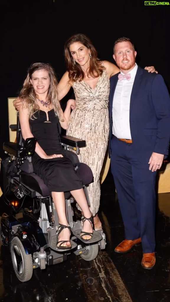 Cindy Crawford Instagram - Loved celebrating with my @bestbuddies in Miami 🧡 Every time I do an event with Best Buddies, I walk away knowing that I have received more than I have given.  Human kindness and connection doesn’t cost much and in seeing the humanity in every single human being, we get closer to knowing our own. Thanks so much to everyone who came to support 🥰